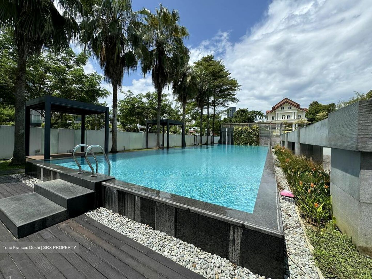 Stevens Road (D10), Terrace #466622501